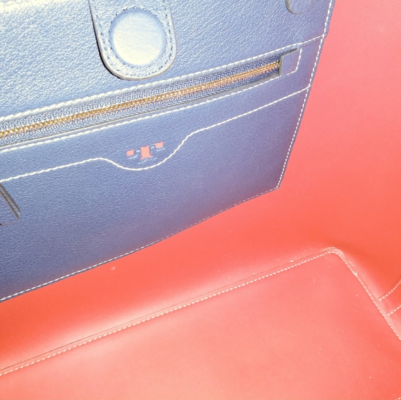 Large Women's Tote W/matching wallet - Picture 3 of 7